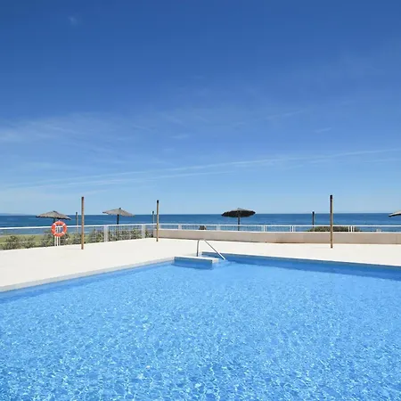 Apartment Beachfront Penthouse With Sea Views, Hot Tub, Bbq *