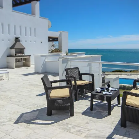 Beachfront Penthouse With Sea Views, Hot Tub, Bbq