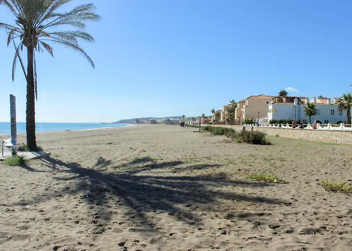 Beachfront Penthouse With Sea Views, Hot Tub, Bbq *