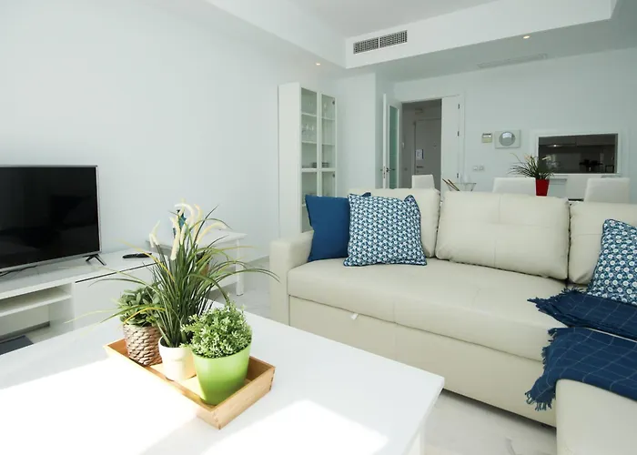 Beachfront Penthouse With Sea Views, Hot Tub, Bbq